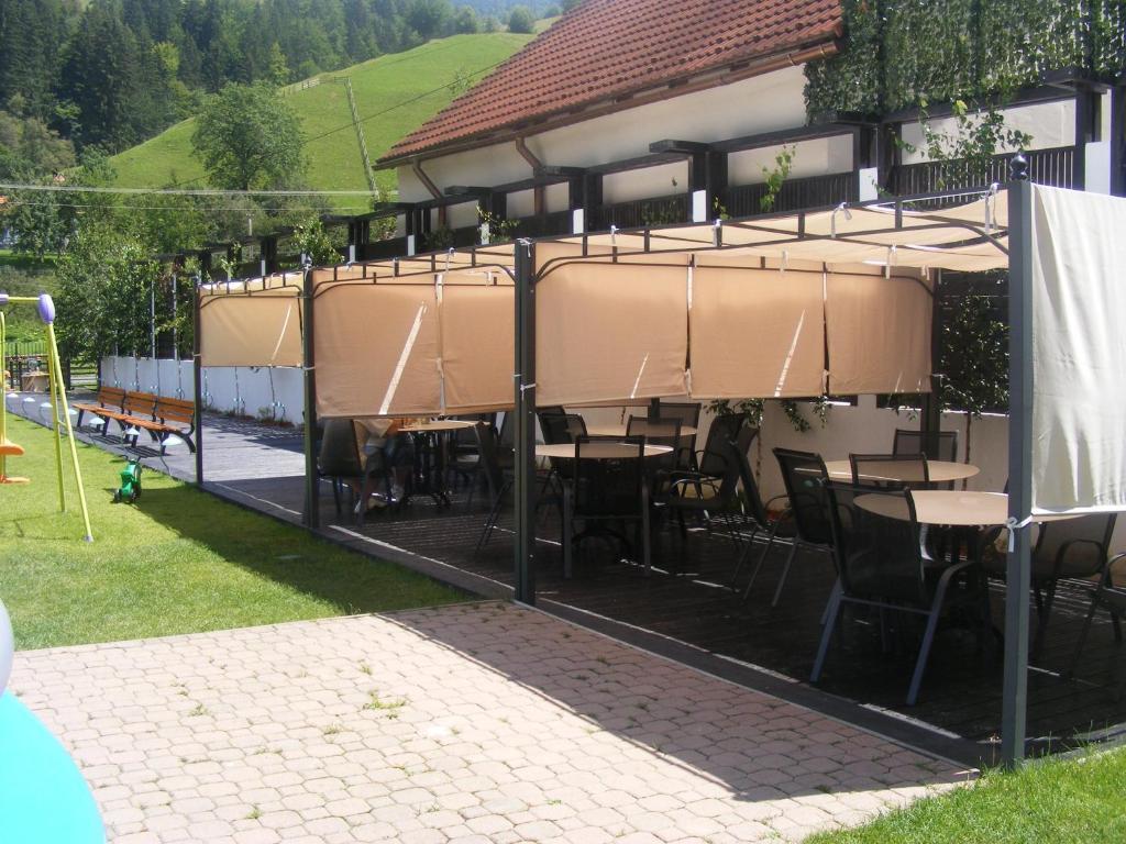 Hotel Hillden Lodge&Restaurant Drumu Carului Extérieur photo