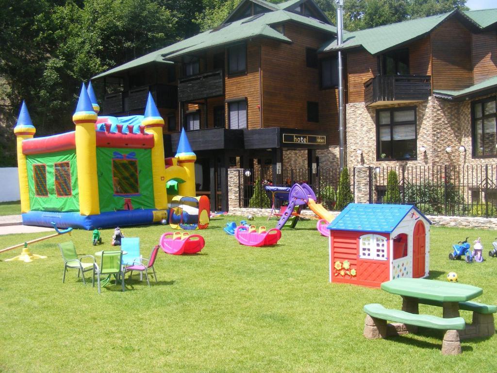 Hotel Hillden Lodge&Restaurant Drumu Carului Extérieur photo